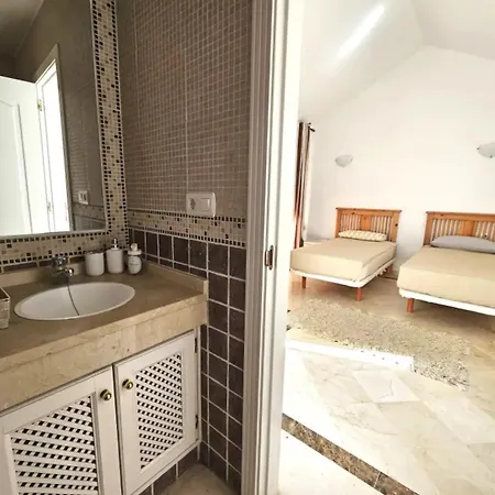 Amplia Casa En Zona Ideal - Pass The Keys * Marbella