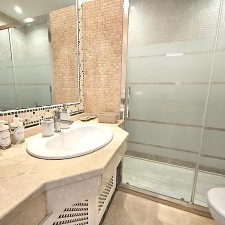Amplia Casa En Zona Ideal - Pass The Keys *