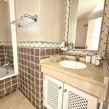 Amplia Casa En Zona Ideal - Pass The Keys *