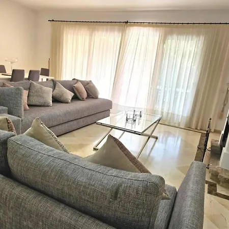 Amplia Casa En Zona Ideal - Pass The Keys * Marbella